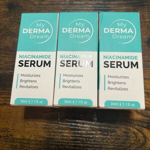 Niacinamide Serum - White and Teal